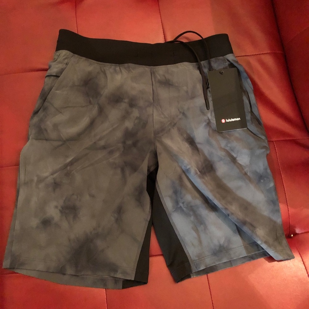 Lululemon men’s short 9inch liner less